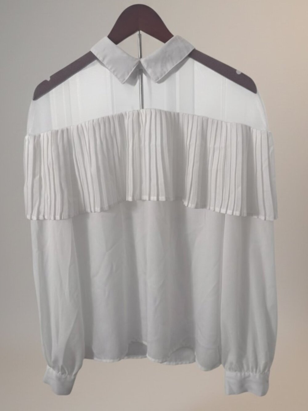 White Ruffle Pleated Blouse Long Sleeve Button Down – Size L (Estimated)